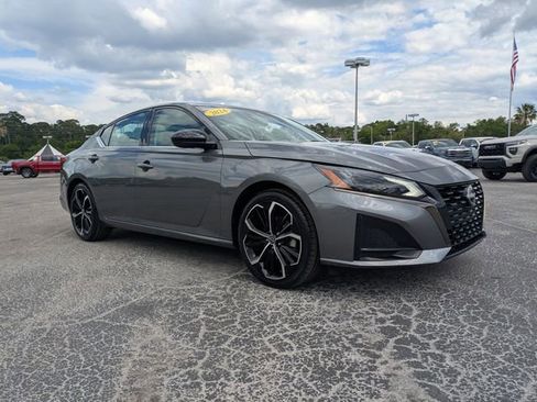 Used 2024 Nissan Altima 2.5 SR FWD image 2