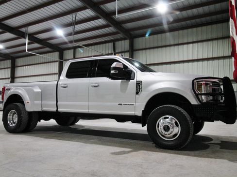 Used 2019 Ford F350 Lariat w/ Lariat Value Package image 15