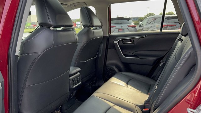 Used 2020 Toyota RAV4 XLE Premium AWD/4WD image 36