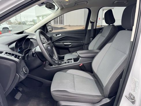 Used 2018 Ford Escape SE image 12