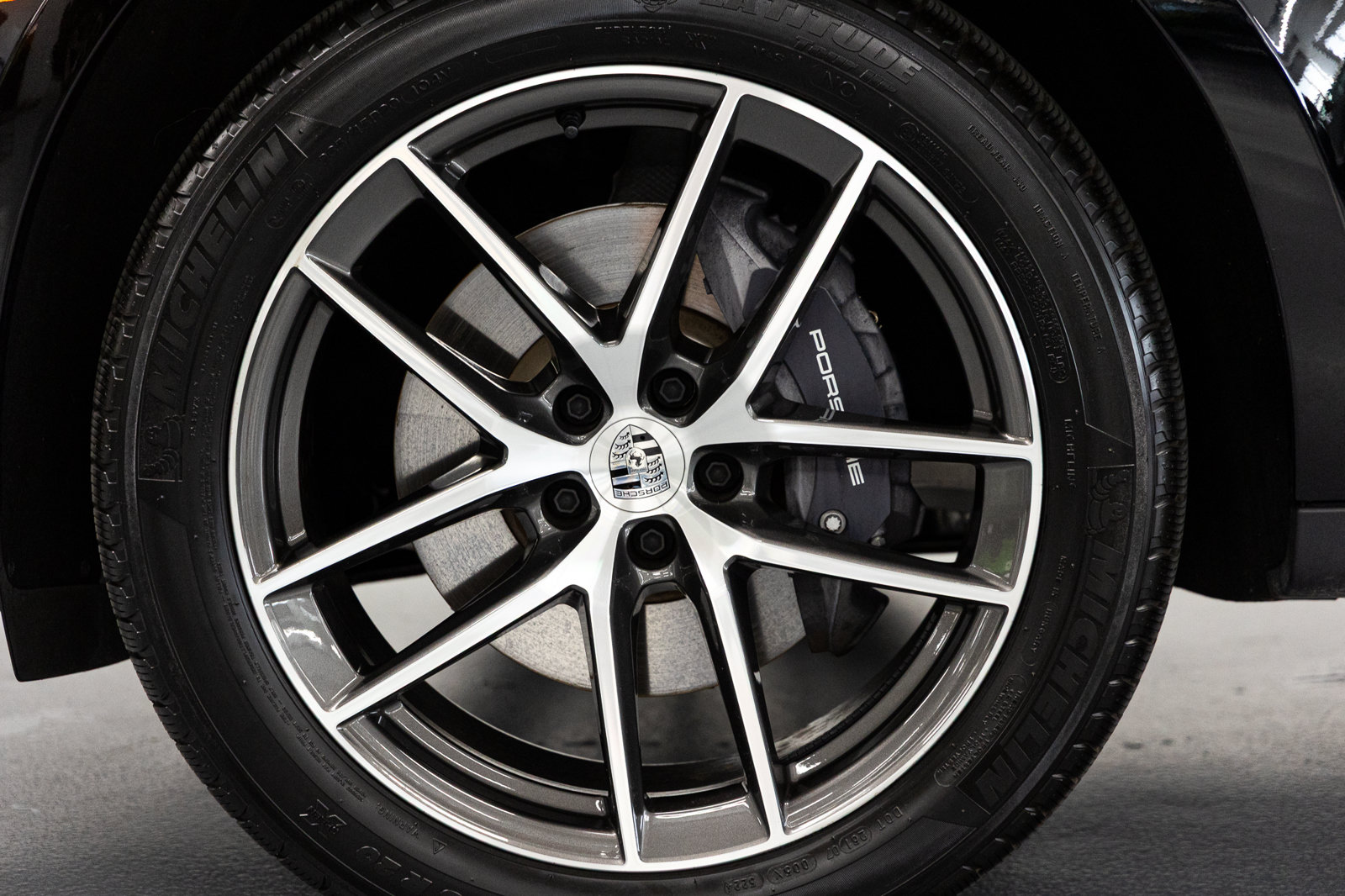 Used 2025 Porsche Macan AWD/4WD image 14