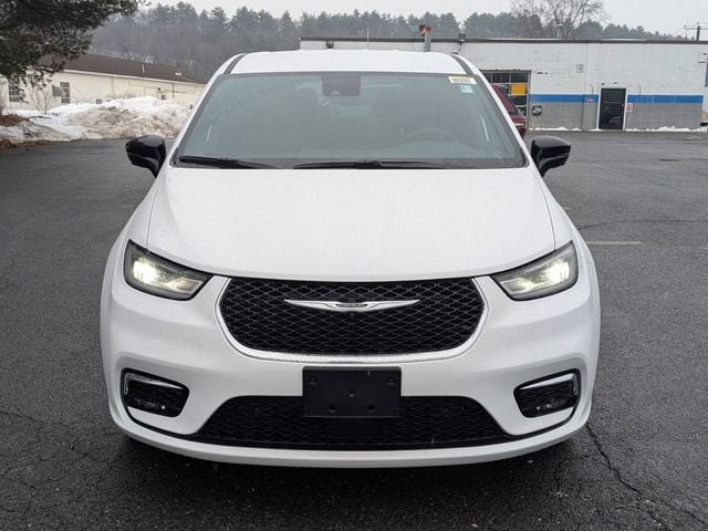 New 2026 Chrysler Pacifica Select AWD/4WD image 2