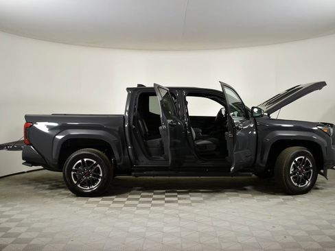 Used 2025 Toyota Tacoma TRD Sport image 7