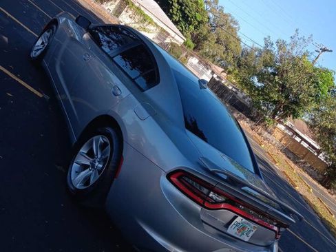 Used 2015 Dodge Charger SXT image 5