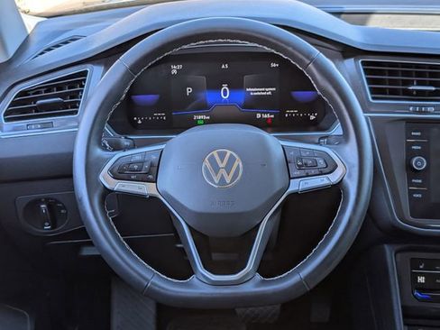 Used 2023 Volkswagen Tiguan SE image 11