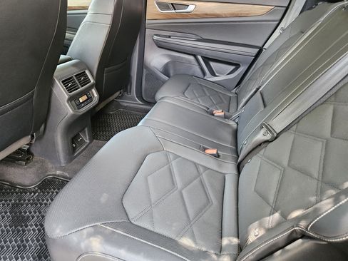 Used 2024 Volkswagen Atlas SE FWD image 20