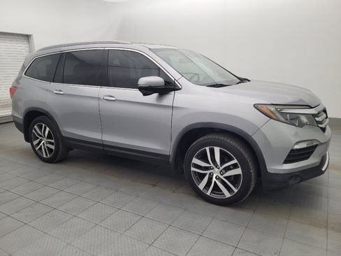 Used 2018 Honda Pilot Touring image 11