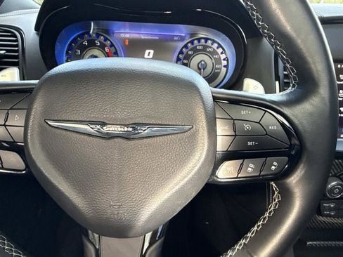 Used 2023 Chrysler 300 C image 17
