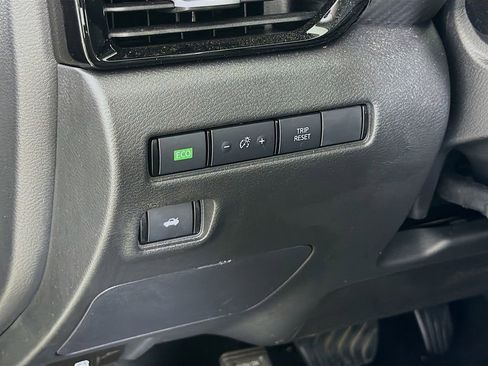 Used 2025 Nissan Sentra SV w/ All-Weather Package FWD image 12