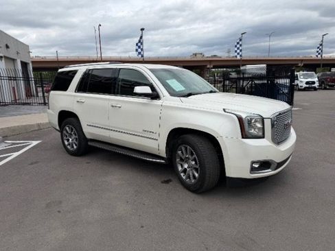 Used 2015 GMC Yukon Denali w/ Touring Package AWD/4WD image 10