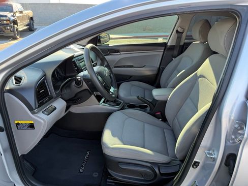 Used 2017 Hyundai Elantra SE image 11