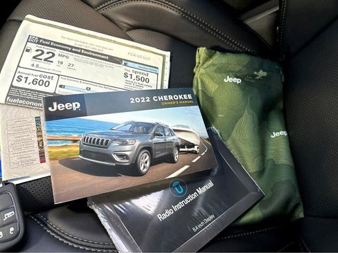 Used 2022 Jeep Cherokee Limited AWD/4WD image 44