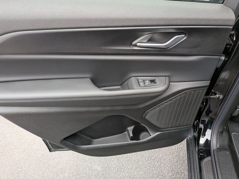 Used 2025 Jeep Grand Cherokee L Altitude image 25