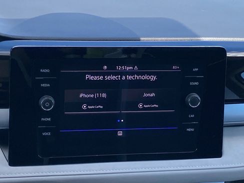 Certified 2025 Volkswagen Taos SE w/ Panoramic Sunroof Package FWD image 8