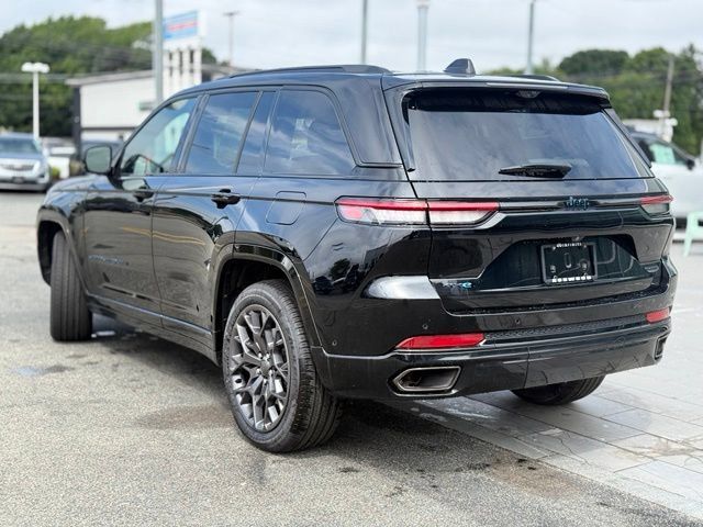 Used 2023 Jeep Grand Cherokee Summit AWD/4WD image 4