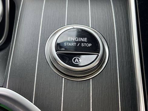 Used 2025 Mercedes-Benz GLC 300 4MATIC image 38