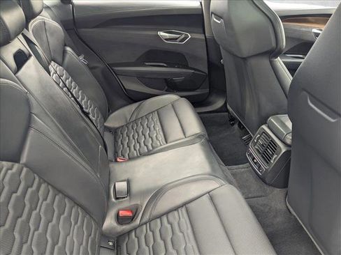 Used 2022 Audi e-tron GT Prestige image 19