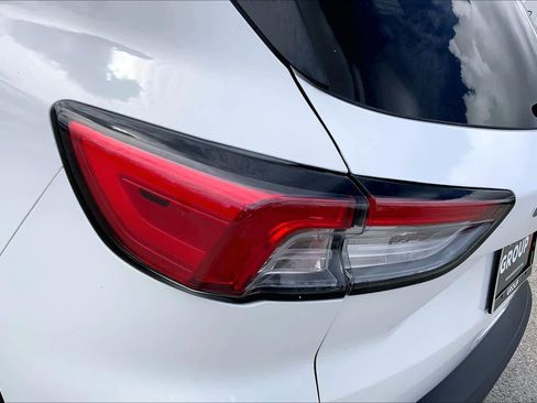 Used 2020 Ford Escape SE image 29