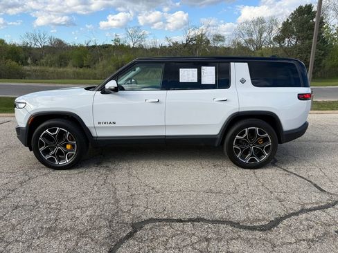Used 2025 Rivian R1S Premium AWD/4WD image 2