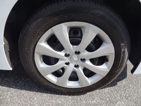 Used 2024 Toyota Corolla LE FWD image 31