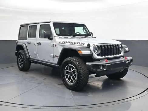 Used 2024 Jeep Wrangler Unlimited Rubicon AWD/4WD image 3