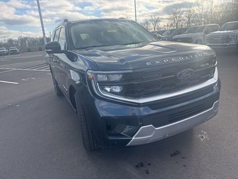 New 2026 Ford Expedition Platinum w/ Driver's Package image 4