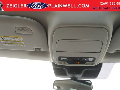 Used 2025 Ford Expedition Active image 38