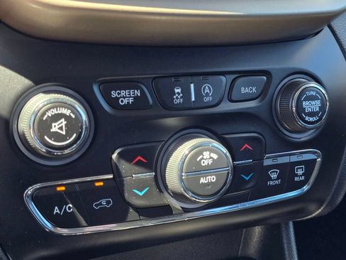 Used 2015 Jeep Cherokee Limited w/ Technology Group AWD/4WD image 33