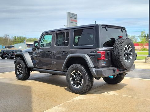 Used 2025 Jeep Wrangler Unlimited Rubicon 4xe w/ Convenience Group AWD/4WD image 3