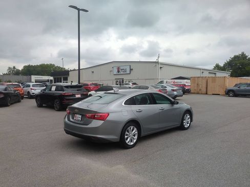 Used 2024 Chevrolet Malibu LT FWD image 5