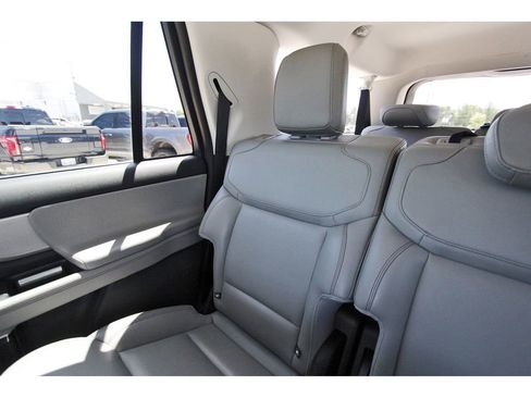 Used 2025 Ford Expedition Max Active RWD image 14