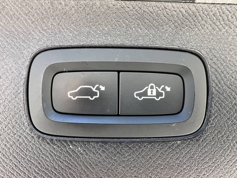 Used 2018 Volvo XC90 T6 Momentum w/ Convenience Package AWD/4WD image 25