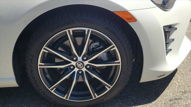 Used 2020 Toyota 86 RWD image 5