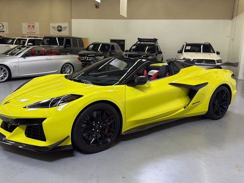 Used 2024 Chevrolet Corvette Z06 w/ Z07 Performance Package RWD image 7