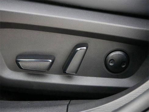 Used 2025 Mitsubishi Outlander SE image 17