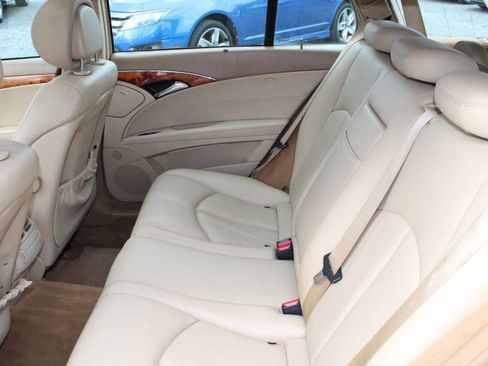 Used 2009 Mercedes-Benz E 350 4MATIC Wagon image 19