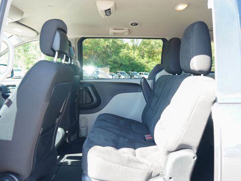 Used 2020 Dodge Grand Caravan SE w/ UConnect Hands-Free Group FWD image 15