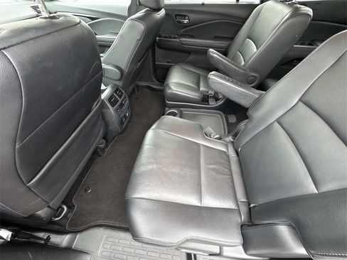 Used 2022 Honda Pilot Touring image 17