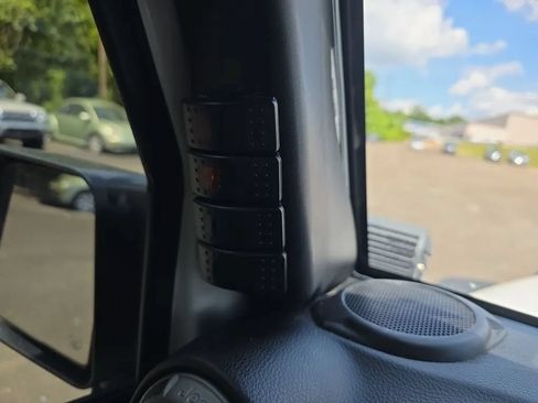 Used 2018 Jeep Wrangler Unlimited Sport S AWD/4WD image 25