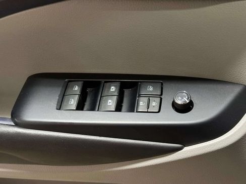 Used 2019 Toyota Highlander XLE AWD/4WD image 21