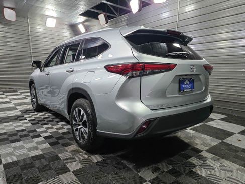 Used 2022 Toyota Highlander XLE image 7