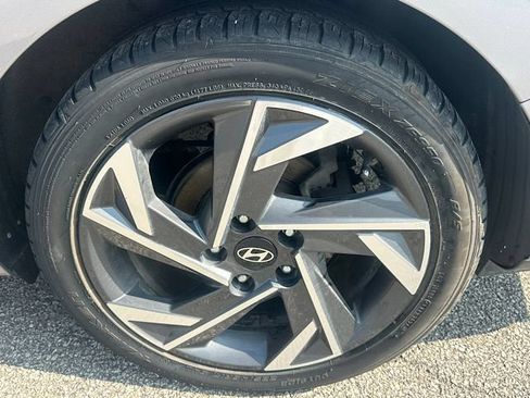 Used 2024 Hyundai Elantra SEL w/ Convenience Package FWD image 32