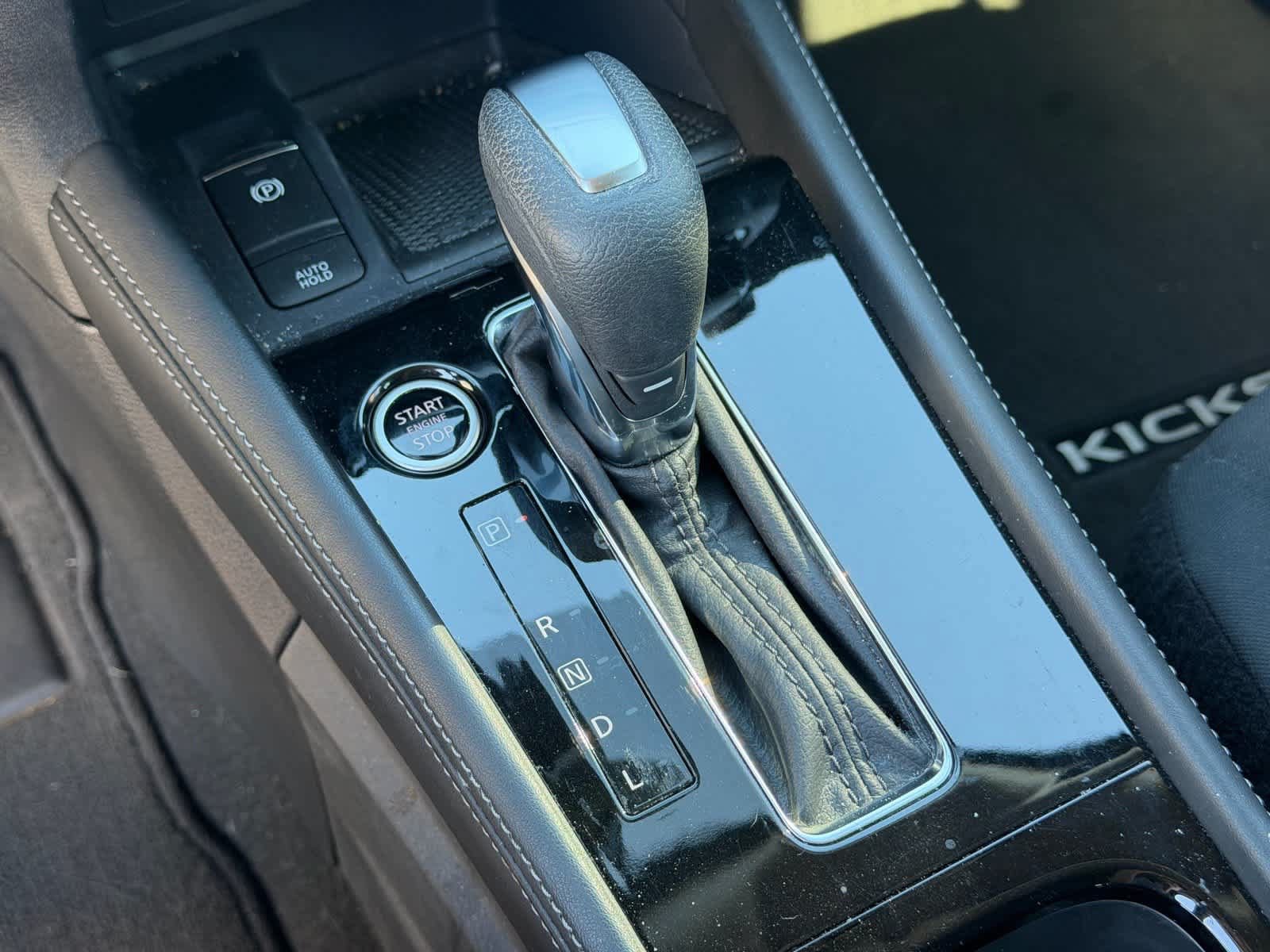 Used 2023 Nissan Kicks SR FWD image 16