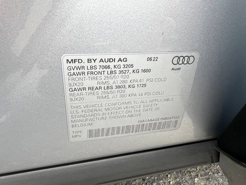 Used 2022 Audi e-tron Premium AWD/4WD image 46