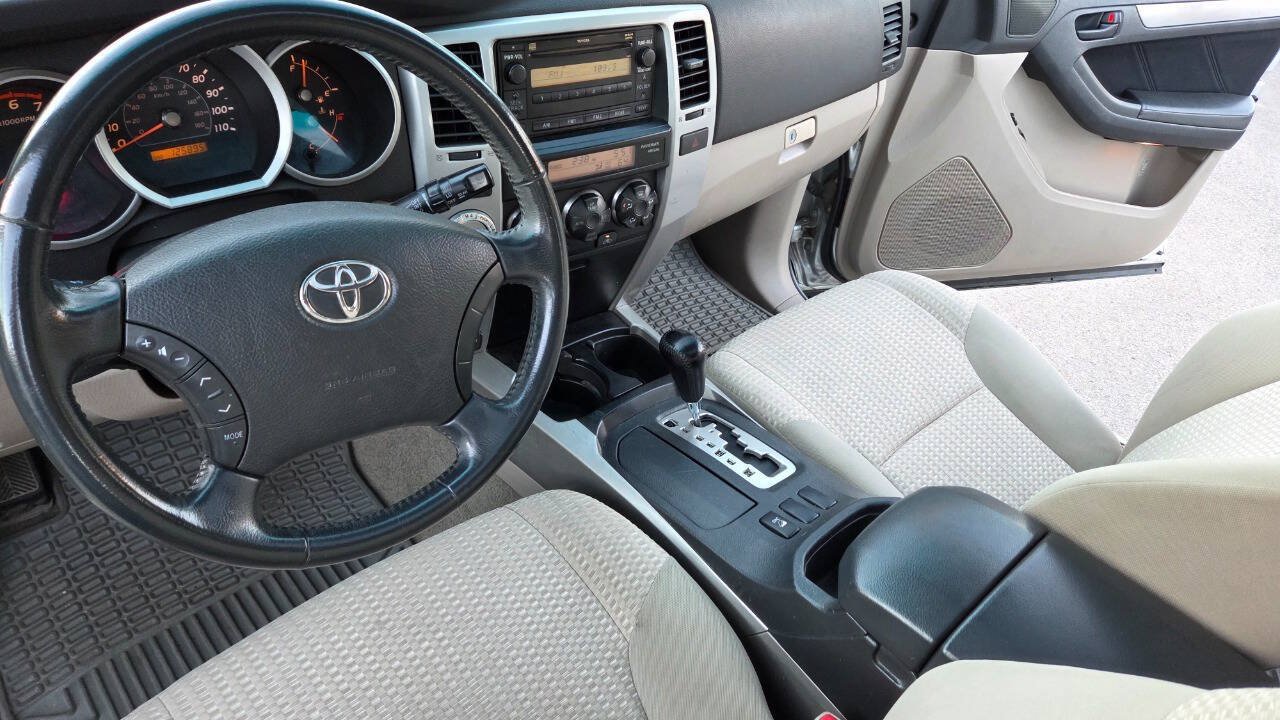Used 2007 Toyota 4Runner SR5 AWD/4WD image 32