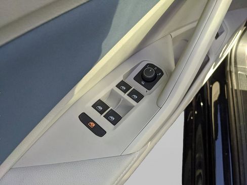 New 2026 Volkswagen Jetta SE FWD image 17