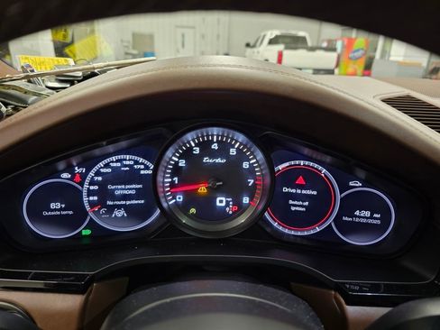 Used 2020 Porsche Cayenne Turbo image 22