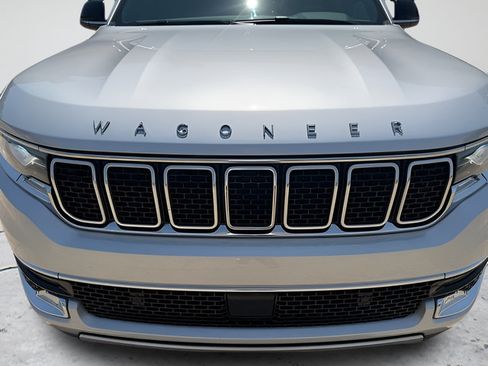 Used 2024 Jeep Wagoneer L Series II w/ Flexible Seating Group AWD/4WD image 48