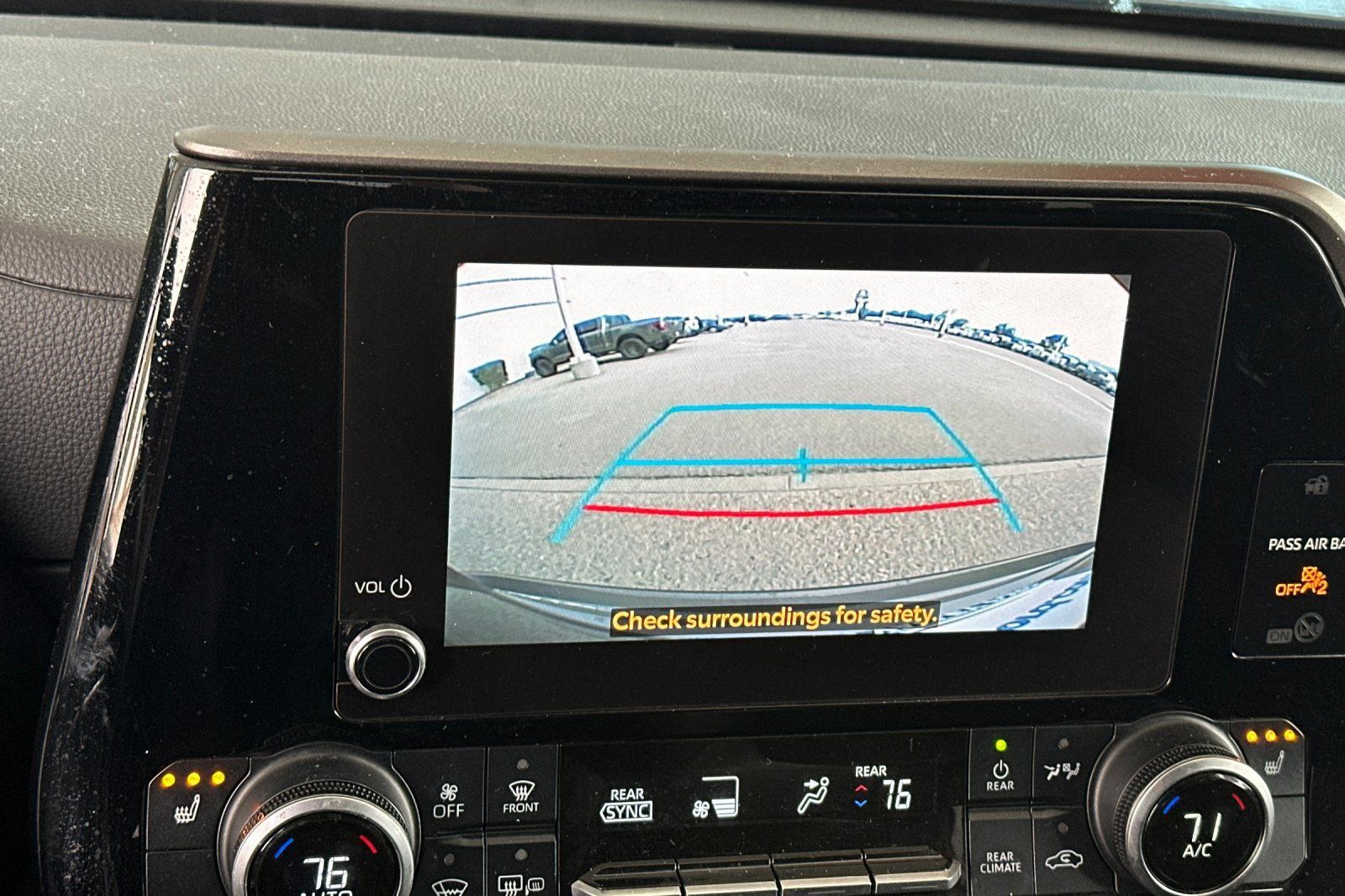 Used 2023 Toyota Highlander XLE AWD/4WD image 23
