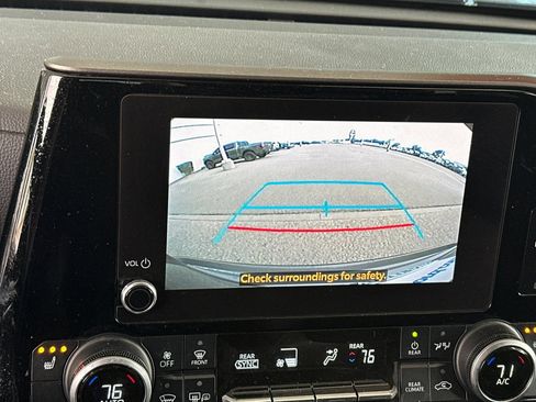 Used 2023 Toyota Highlander XLE AWD/4WD image 23